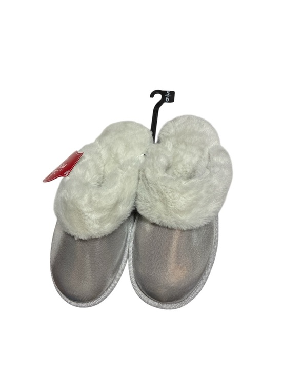 Mommy & Me Women's Silver Metallic Faux Fur Clog Slippers - Picture 6 of 9